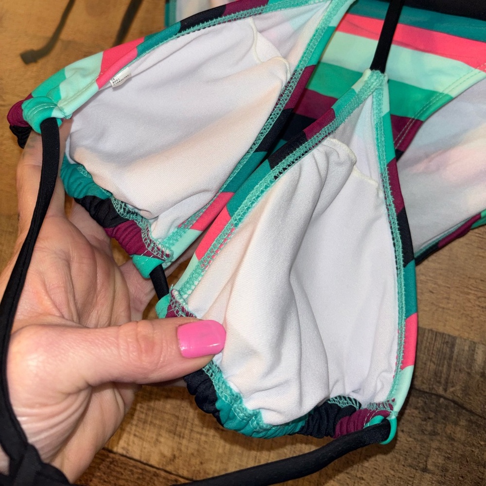 Tropical Hibiscus Striped Bikini - Picture 3 of 6